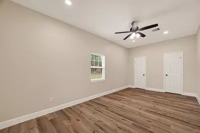 917 S Main Street, Highlands, TX 77562 - Photo 27