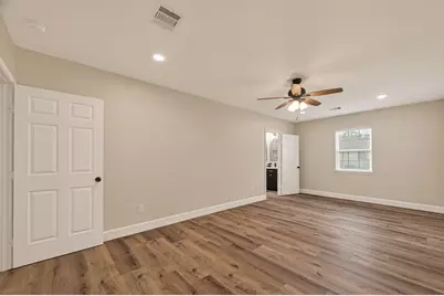 917 S Main Street, Highlands, TX 77562 - Photo 31