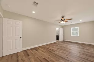 917 S Main St, Highlands, TX 77562 - Photo 31