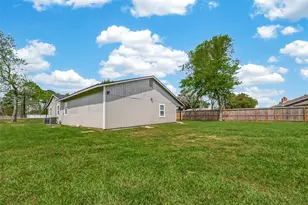 917 S Main St, Highlands, TX 77562 - Photo 37