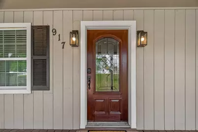 917 S Main Street, Highlands, TX 77562 - Photo 3