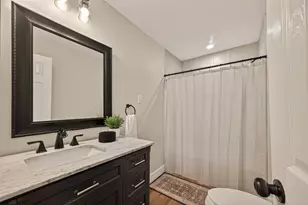 917 S Main St, Highlands, TX 77562 - Photo 17