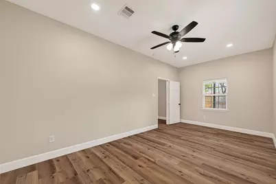 917 S Main Street, Highlands, TX 77562 - Photo 29