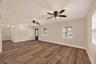 917 S Main St, Highlands, TX 77562 - Photo 7
