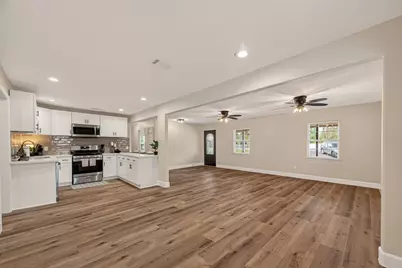 917 S Main Street, Highlands, TX 77562 - Photo 11