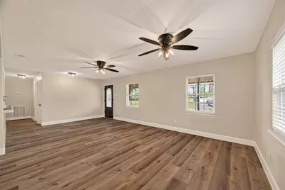 917 S Main Street, Highlands, TX 77562 - Photo 7