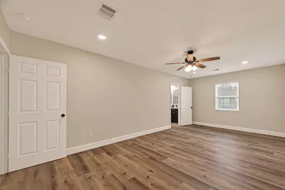 917 S Main Street, Highlands, TX 77562 - Photo 31