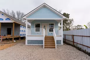 4425 7th St, Bacliff, TX 77518 - Photo 1