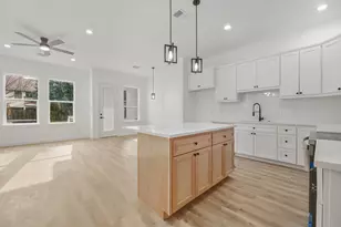 117 Capetown Ln, Conroe, TX 77356 - Photo 9