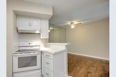 10811 Richmond Avenue #19, Houston, TX 77042 - Photo 9