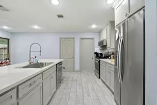 6023 Pineshade Ln, Houston, TX 77008 - Photo 5