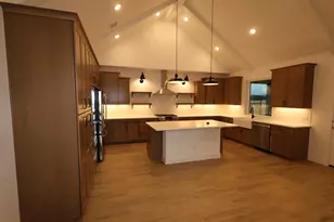 12110 Upper Meadows Ave, Mont Belvieu, TX 77535 - Photo 5