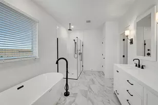 12110 Upper Meadows Ave, Mont Belvieu, TX 77535 - Photo 15