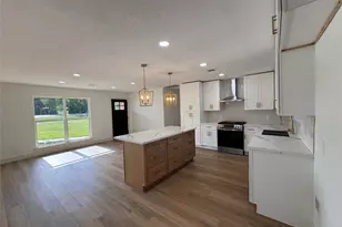 909 S Downing Rd, Angleton, TX 77515 - Photo 9