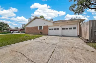 9502 Skyline Dr, Houston, TX 77063 - Photo 37