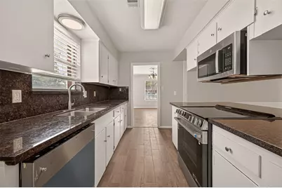 9502 Skyline Drive, Houston, TX 77063 - Photo 21