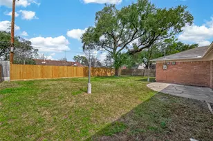 9502 Skyline Dr, Houston, TX 77063 - Photo 39