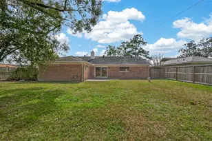 9502 Skyline Dr, Houston, TX 77063 - Photo 41