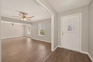 9502 Skyline Dr, Houston, TX 77063 - Photo 7