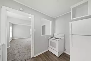 1721 W 5th St, Freeport, TX 77541 - Photo 9