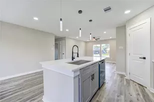 10413 Muscatine St, Houston, TX 77029 - Photo 11