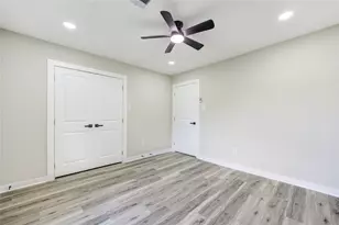 10413 Muscatine St, Houston, TX 77029 - Photo 21