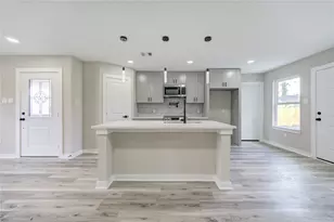 10413 Muscatine St, Houston, TX 77029 - Photo 5