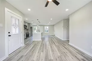 10413 Muscatine St, Houston, TX 77029 - Photo 9