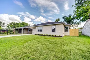 10413 Muscatine St, Houston, TX 77029 - Photo 3