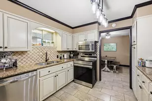 2704 Memphis Ave, Nederland, TX 77627 - Photo 11