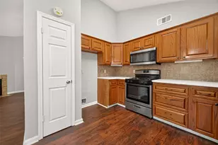10038 Green Valley Ln, Houston, TX 77064 - Photo 13