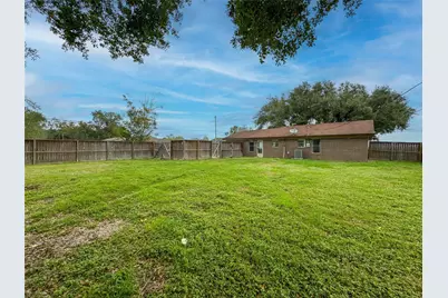 1706 Avenue A, Danbury, TX 77534 - Photo 21