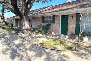 10122 Shadow Wood Dr, Houston, TX 77043 - Photo 1