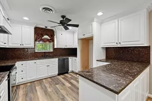 11511 Cherry Point Dr, Mont Belvieu, TX 77535 - Photo 11