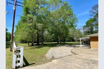 10451 N Essex Drive, Conroe, TX 77302 - Photo 17