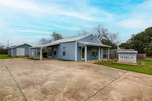 820 N Jefferson St, La Grange, TX 78945 - Photo 1