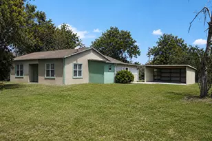 740 E Franklin St, Goliad, TX 77963 - Photo 15