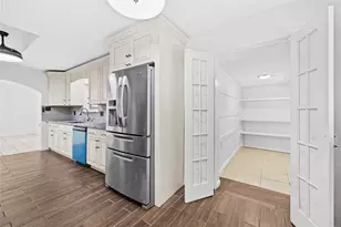 13902 Ambrose St, Houston, TX 77045 - Photo 17