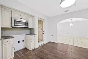 13902 Ambrose St, Houston, TX 77045 - Photo 15