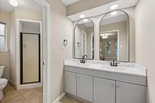 10411 Grassland Cir, Houston, TX 77070 - Photo 9