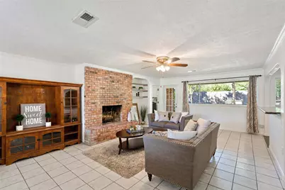 9214 Bronco Drive, Houston, TX 77055 - Photo 11