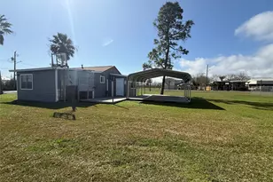 642 5th St, San Leon, TX 77539 - Photo 3