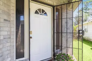 4010 Cary Creek Dr, Baytown, TX 77521 - Photo 3