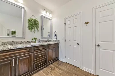 429 Jeanie Lynne Circle, Tiki Island, TX 77554 - Photo 23