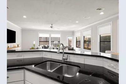 540 W 24th Street #B, Houston, TX 77008 - Photo 11