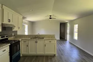 1915 W Sealy St, Alvin, TX 77511 - Photo 5