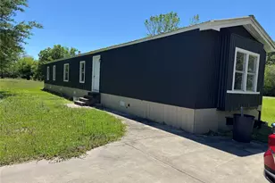 1915 W Sealy St, Alvin, TX 77511 - Photo 1