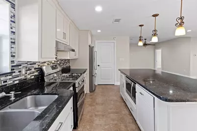 9203 Avenue G, Liverpool, TX 77577 - Photo 9