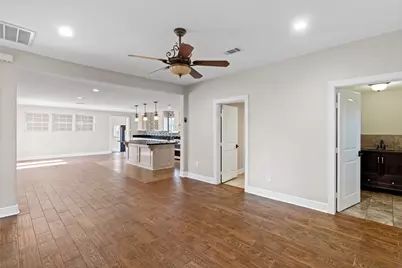 9203 Avenue G, Liverpool, TX 77577 - Photo 11