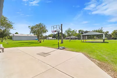 9203 Avenue G, Liverpool, TX 77577 - Photo 49